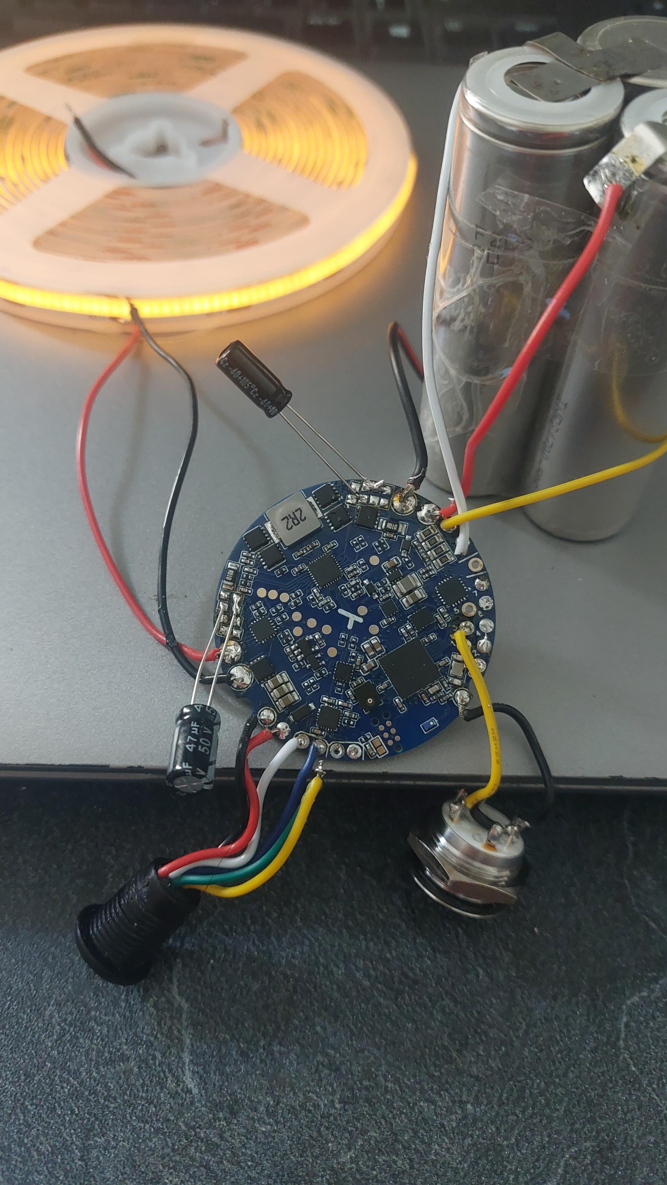 Test d'un PCB avec des condensateurs électrolytiques
